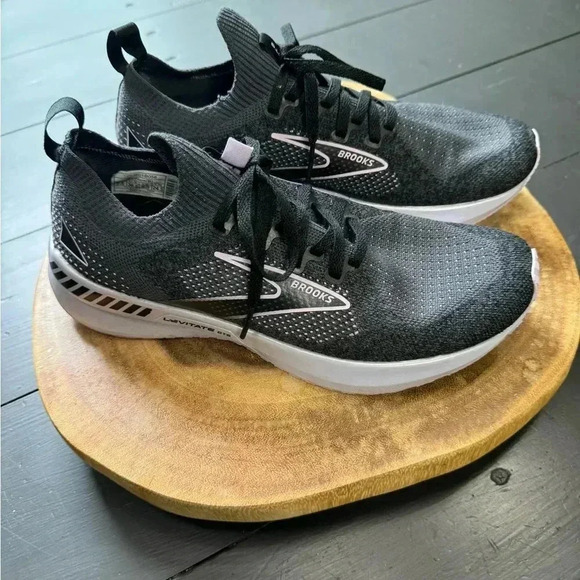 Brooks Shoes - Brooks Levitate 5 Stealth Fit Gray-Purple Women's Running Shoes Size 7.5